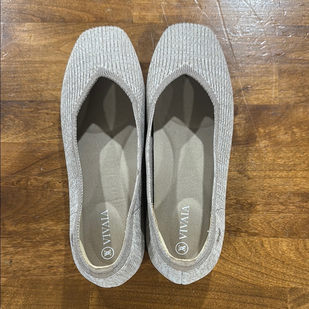 Women's Tan Vivaia Flats